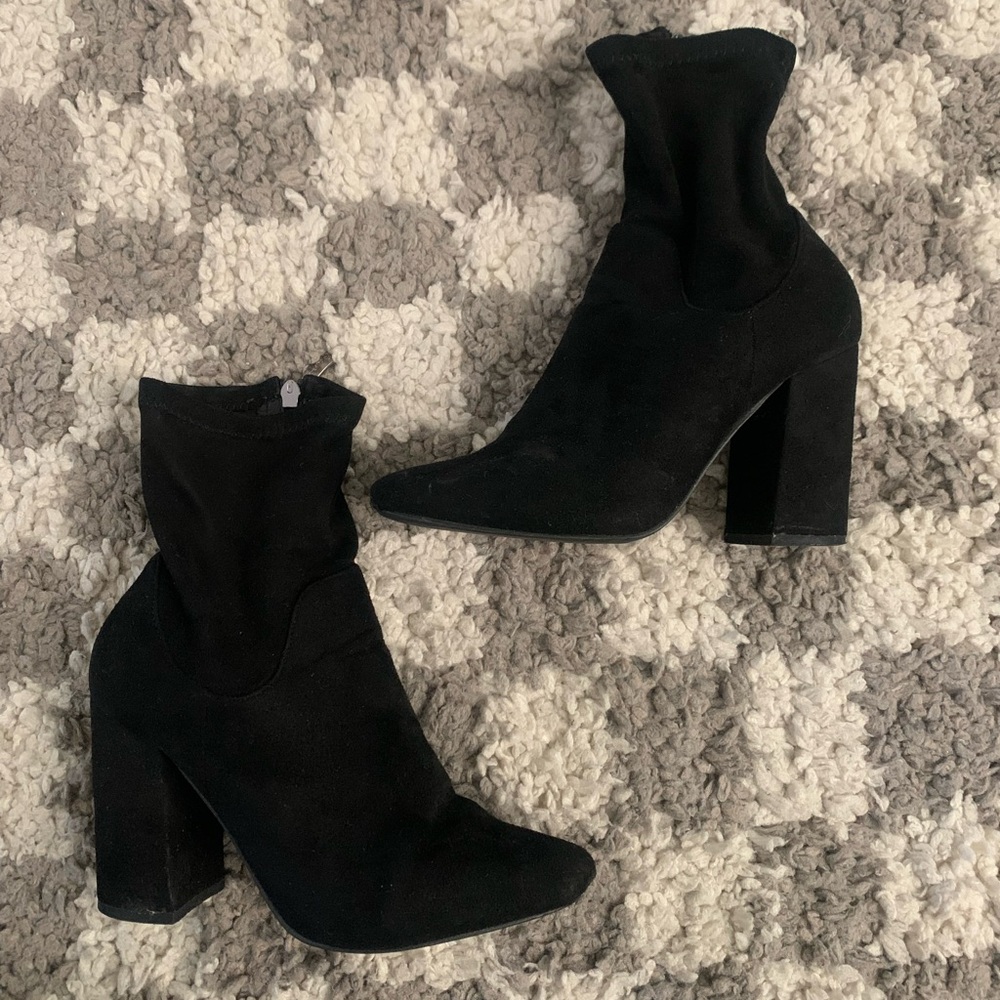 Cape Robbin Medium Heel Black Booties in Suede